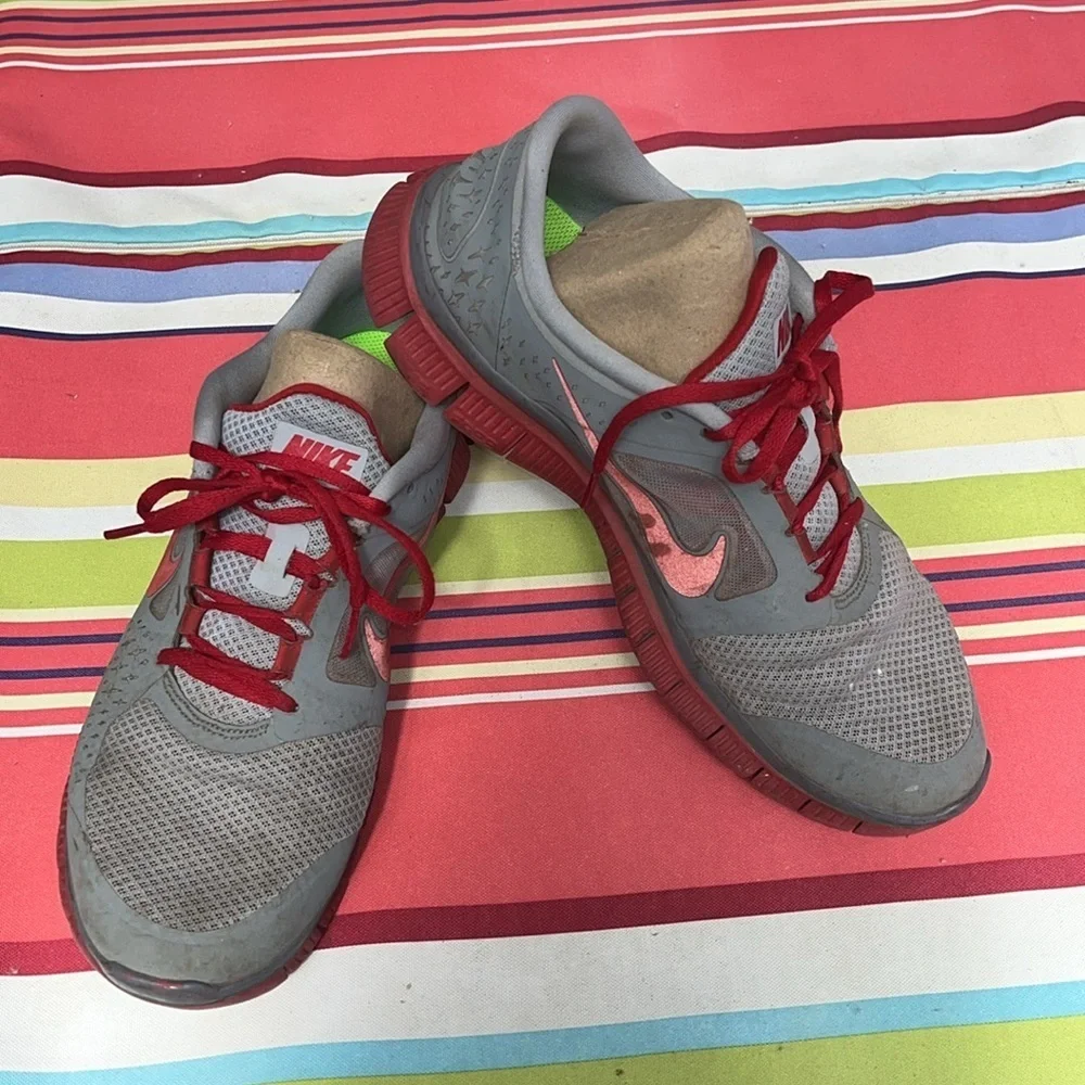MEN’S 10.5 NIKE FREE RUN 5.0 SHOES